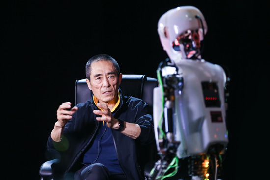 《对话·寓言2047》机器人记者专访 遭张艺谋高冷回怼险当机 (2).jpg